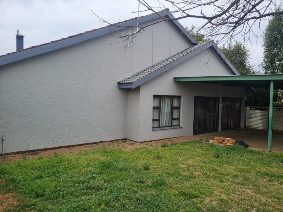 5 Bedroom Property for Sale in Pellissier Free State